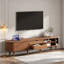 [Vidéo d'assemblage] Meuble télé ovale en bois cannelé avec station de charge pour téléviseur de 80 po ou moins, console multimédia de style Mid-Century avec porte tambour coulissante, meuble télé de campagne avec poignée dorée pour le salon, noyer-840619346