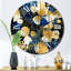 Horloge murale moderne à motif abstrait avec textures bleues et dorées XXI-93379924