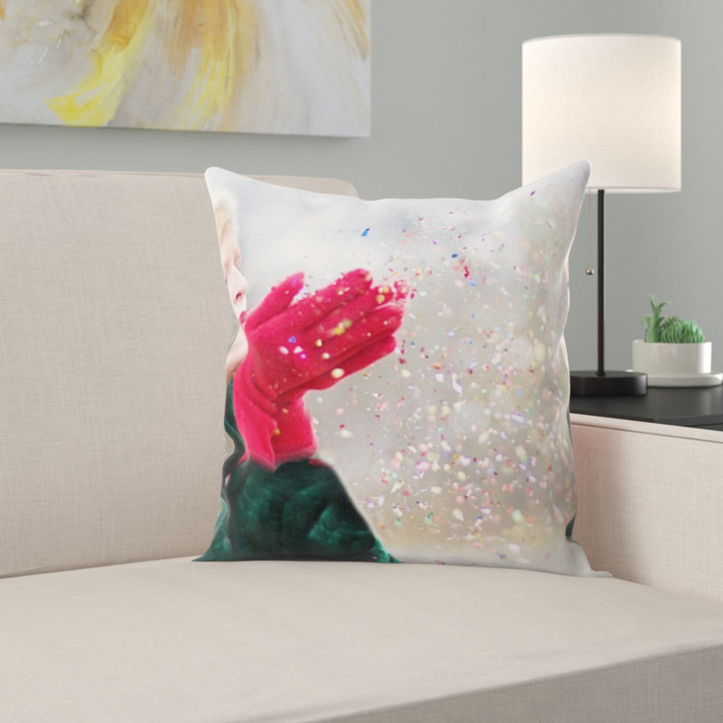 Coussin jeune femme