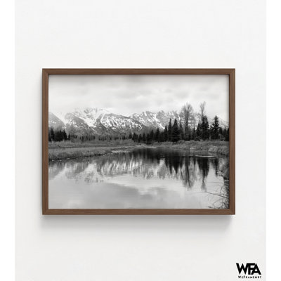 Montagnes et forêt, photographie de paysage en noir et blanc, impressions esthétiques à l'extérieur, forêt d'hiver nuageuse et impression de photos de lac