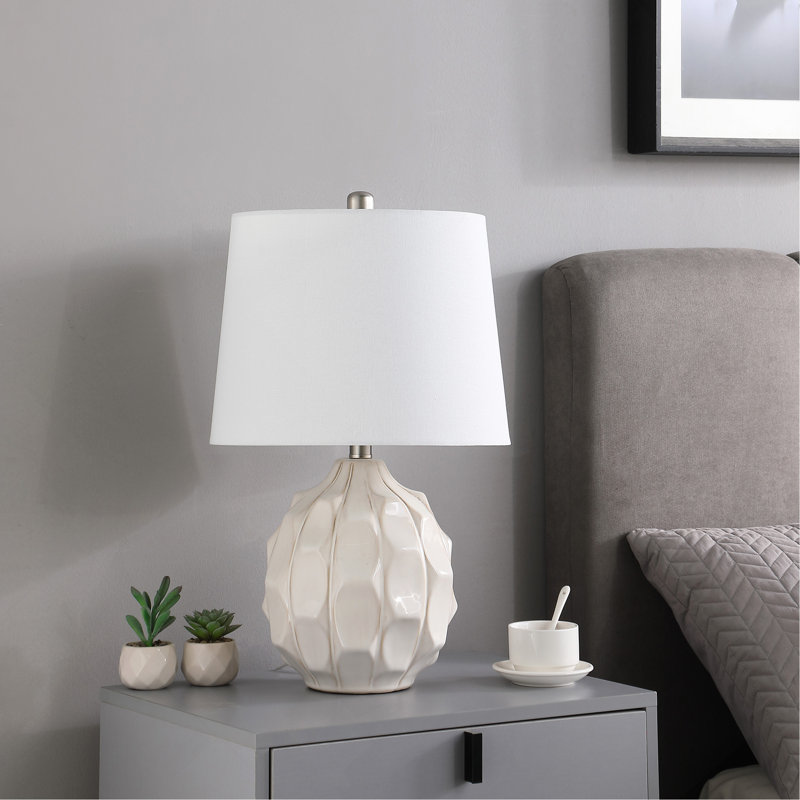 Lampe de table cascade festonnée 21,75 po en bord de mer crème / taupe