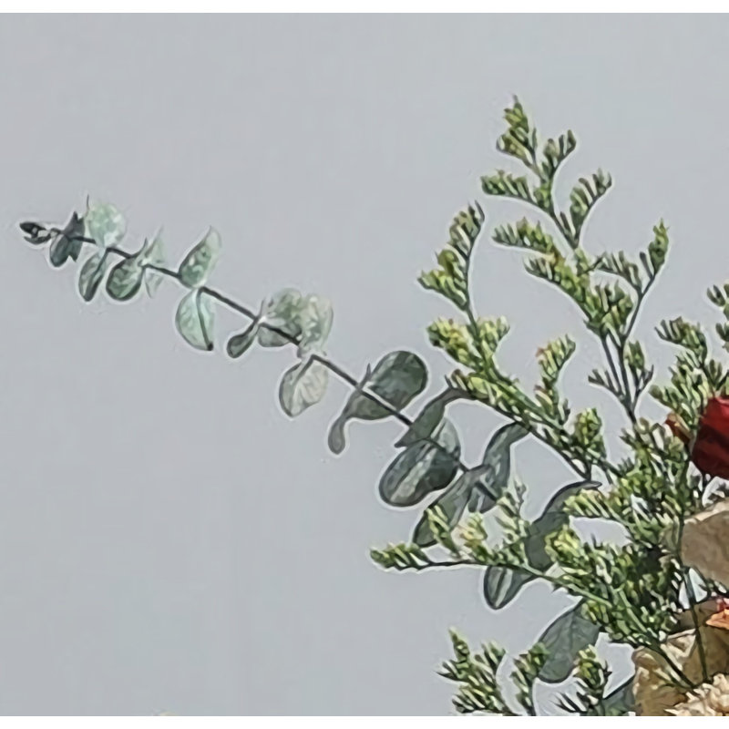 Décoration de vase et fleur simulée