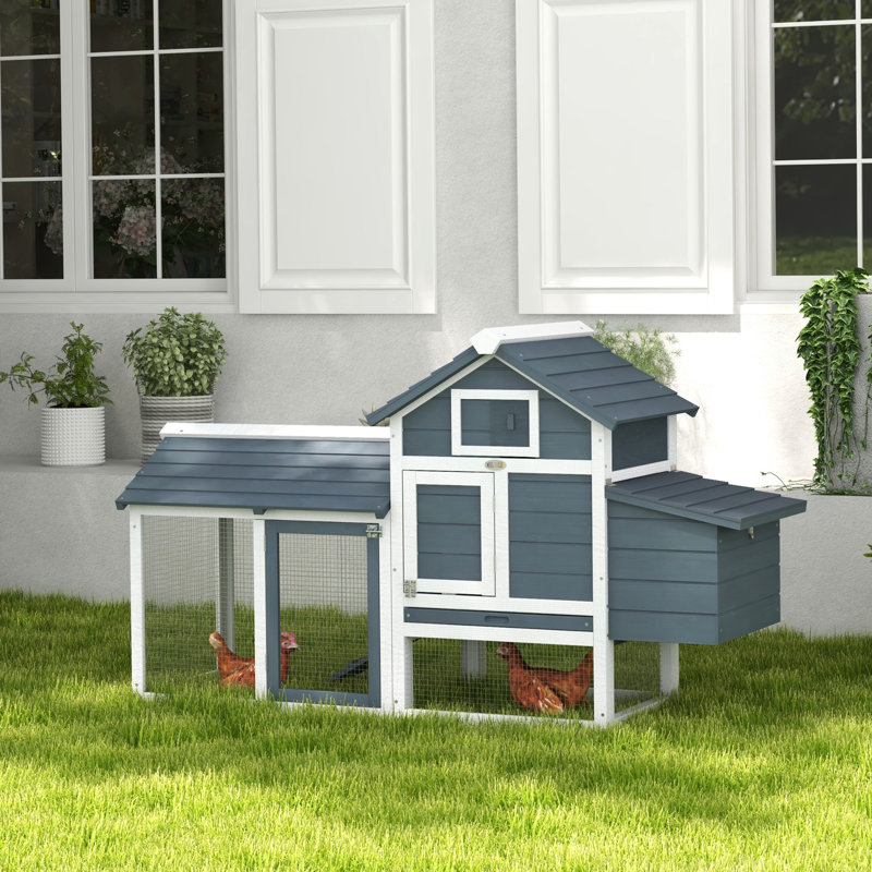 Poulailler en bois blanc avec 2 portes, nichoir et plateau amovible pour poulailler dans un patio extérieur de 59 po
