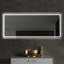 Miroir sur pied élégant avec reflet du corps entier et design élégant