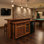 Bar de 7 pieds avec armoire standard Fireside Lodge Barnwood - dessus artisanal - ouverture du réfrigérateur à droite
