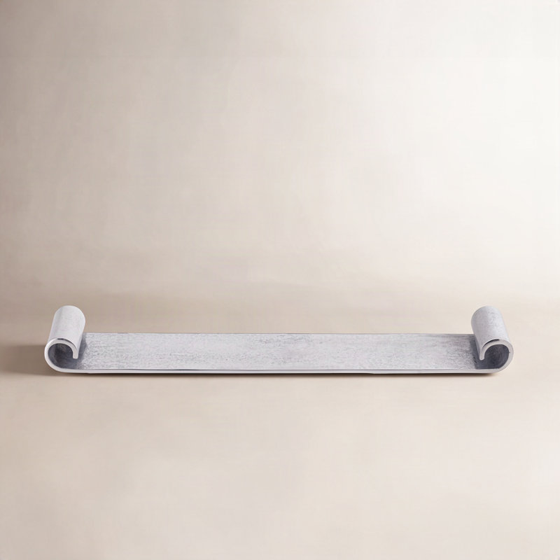 Plateau à volutes en aluminium, L 31 po x P 10 po x H 2 po, Argent argent