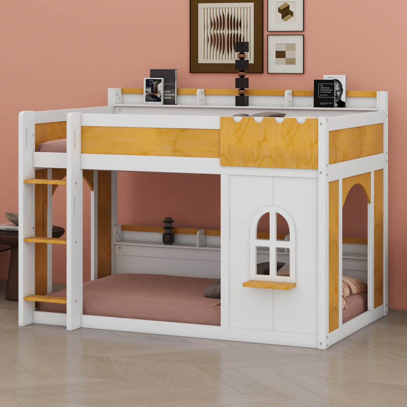 Lit superposé avec tablettes de rangement intégrées, fenêtre décorative et portes à double accès