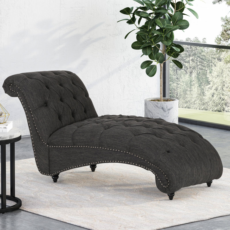 Chaise longue, surpiqûres de boutons et de losanges, style courbée, tissu gris anthracite, pieds en bois de bouleau avec capitonnage