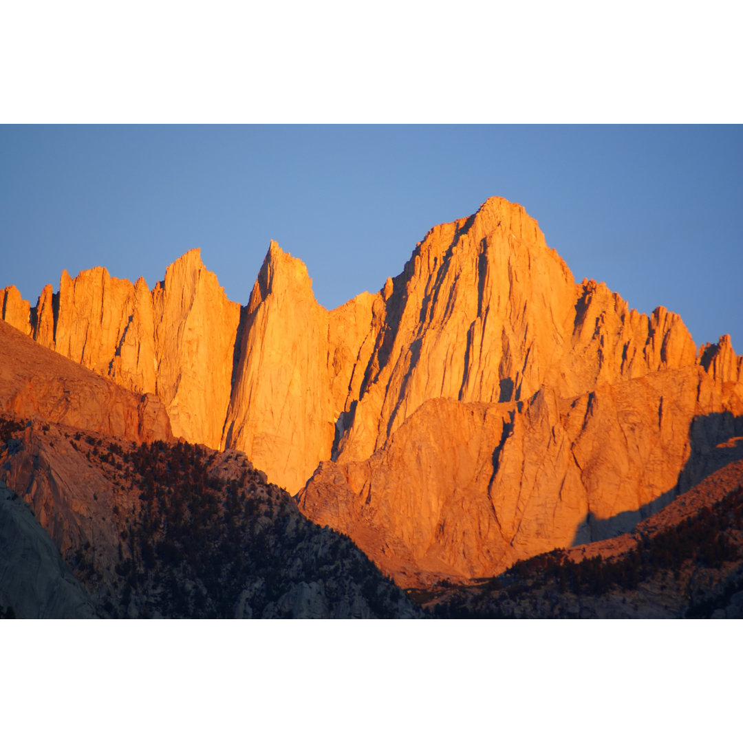 Landschaft Berg Sonnenaufgang von Amygdalaimagery - Leinwandbild