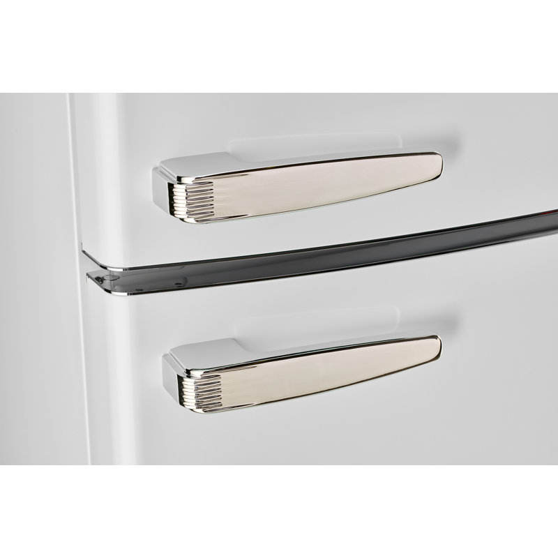 Classic Retro 23,8 po Pi. Réfrigérateur congélateur sans givre, Energy Star, Blanc guimauve