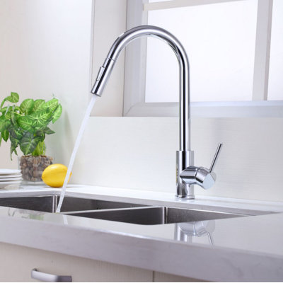 Single Handle Pull Down Sprayer Kitchen Faucet in Chrome