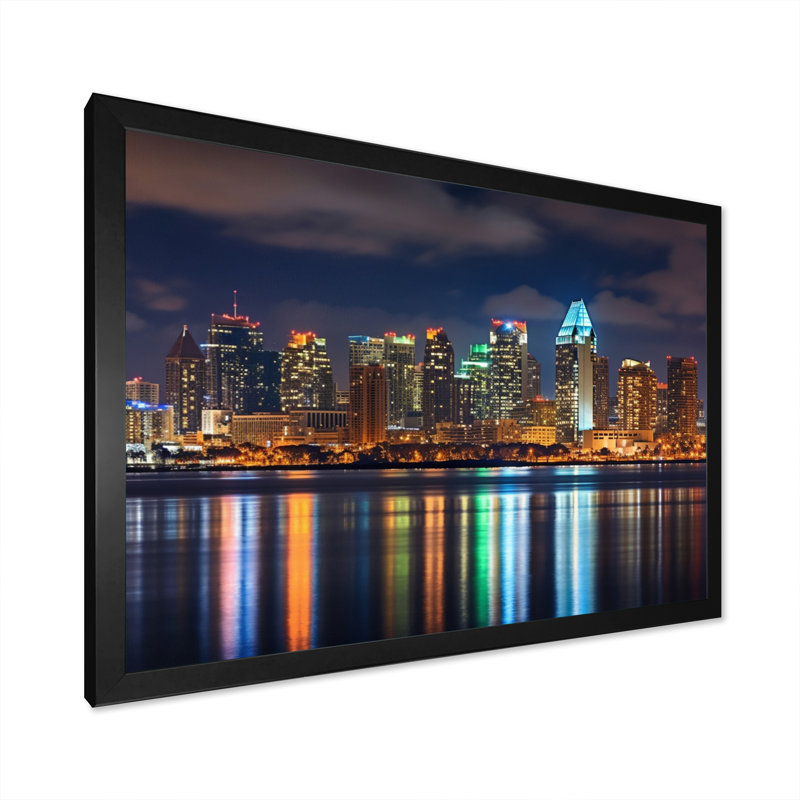 «Montreal Skyline At Night - California», art mural, Cadre photo noir, H 34 po x l 44 po x P 1,5 po