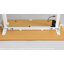 Ensemble de bureau: bureau électrique debout et chaise de bureau en filet-784136949