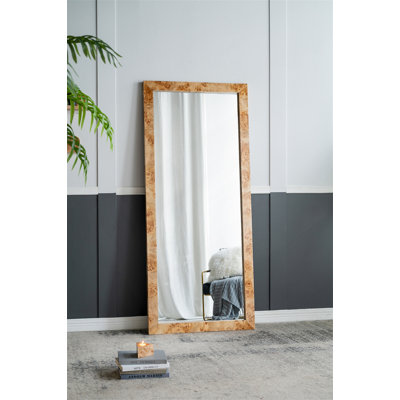 Miroir de plancher rectangulaire 31,5 x 1,6 x 71 po avec grain visible, reflet pleine longueur et design organique moderne