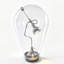 Petite lampe de table moderne en métal argenté avec abat-jour en verre pour le salon de la chambre à coucher, ampoule incluse