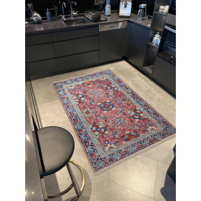 Tapis décoratif multicolore à franges