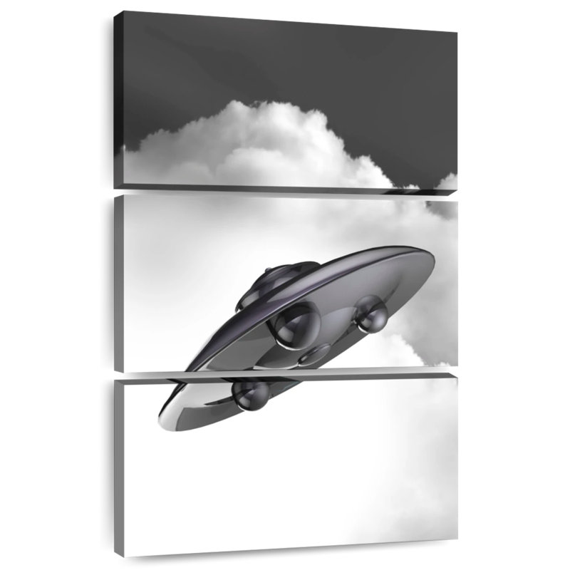 Soucoupe volante Kelan dans les nuages, H 38 po x l 24 po