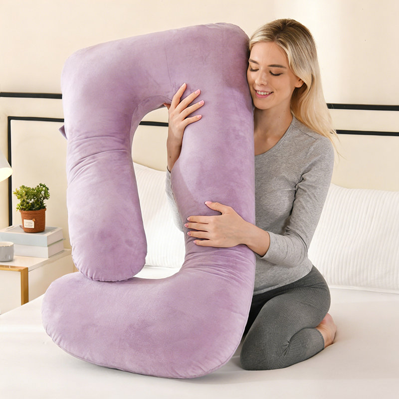 Oreiller de soutien de grossesse compact violet en forme de J