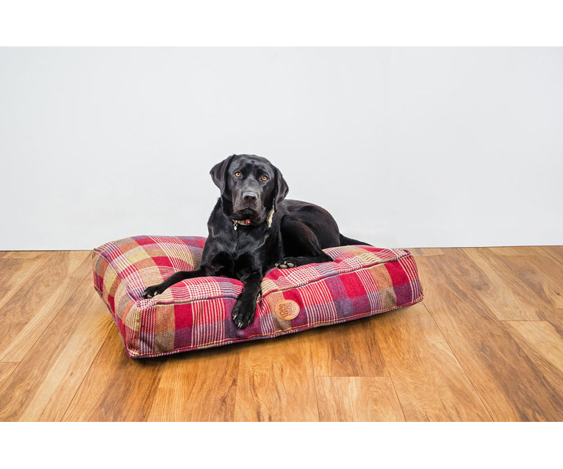 Chloe FAUX WOOL Pet Bed