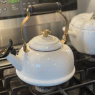 1.7 Qt. Whistling Kettle - Noel (White & Gold)