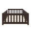 Lit simple pour enfants, lit simple avec clôture sans porte et barrières de sécurité-527831936