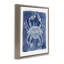 Crabe blanc sur cadre flottant indigo, design par Patti Bishop-541604698-541604694