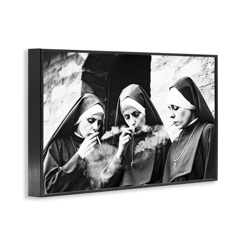 Giclée encadrée, "Smoking Nuns", design par Decent Exposures, H 12 po x l 18 po, Giclée encadrée noir minuit