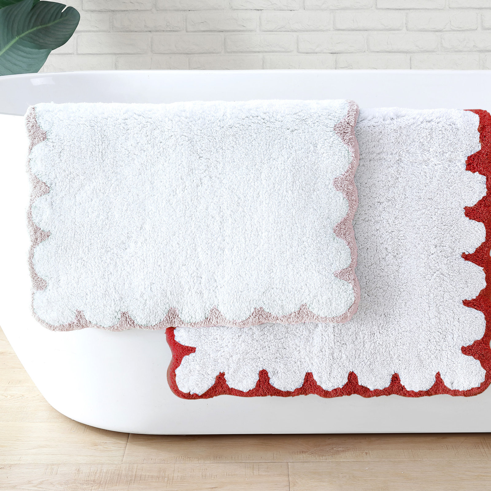 Scallop Cotton Bath Rug, Red