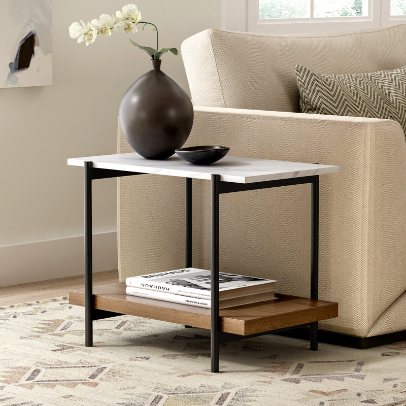 Table de bout en faux marbre, Marbre blanc