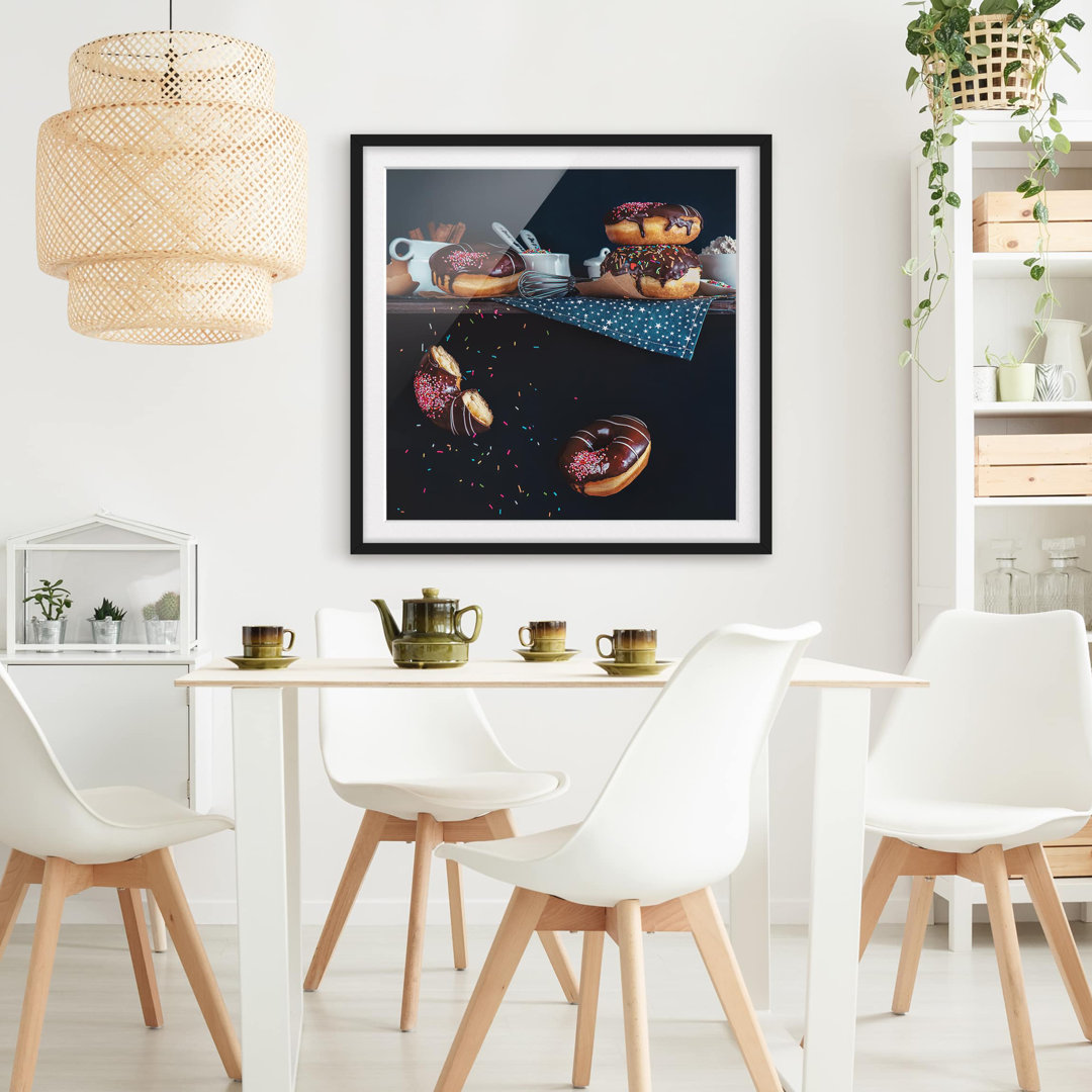 Gerahmter Grafikdruck Doughnuts on the Kitchen Shelf