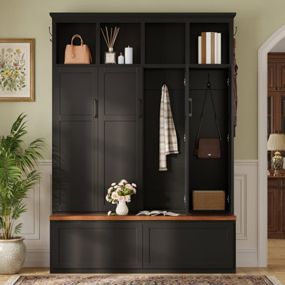 Arbre d'entrée de 54,72 po de large avec banc, quatre armoires à vêtements, deux tiroirs de rangement, tablettes ouvertes, maison de campagne moderne, vestibule