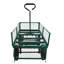 Les chariots de chariot de jardin avec outils solides de roues facilitent le transport du bois de chauffage-113855361