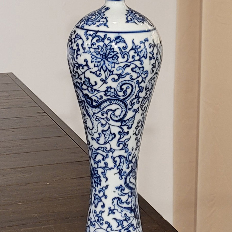 Porcelain Vase Dragon
