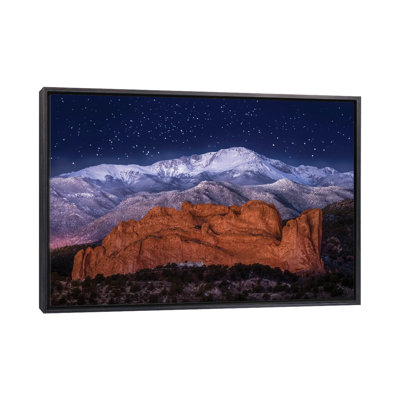«Starry Night Sky Over Pikes Peak And Garden Of The Gods In Colorado», reproduction d'art mural - toile encadrée