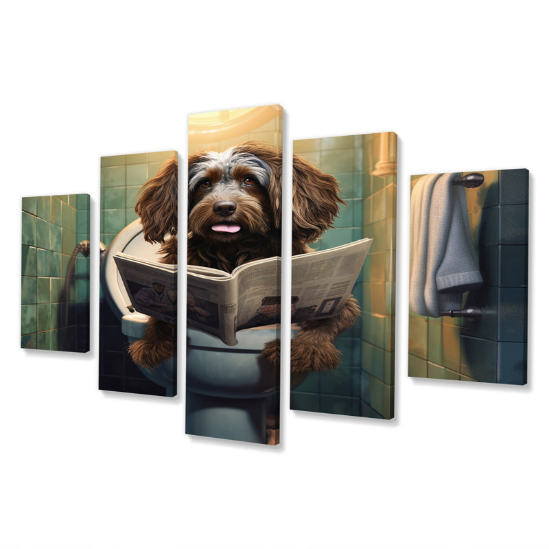 Chien lisant un journal sur une toilette II - animaux, reproduction d'art sur toile - 5 panneaux