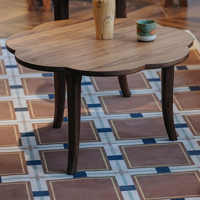 Table basse en noyer