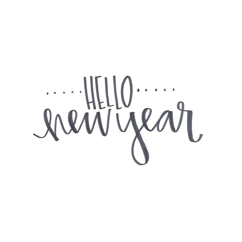 «Hello New Year Script and Caps», art textuel sur toile tendue, H 32 po x l 48 po