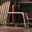 Plateforme de travail en aluminium Banc de travail pliant pour grand escabeau 40 po de largeur, pieds télescopiques de 22 po à 27,5 po de hauteur