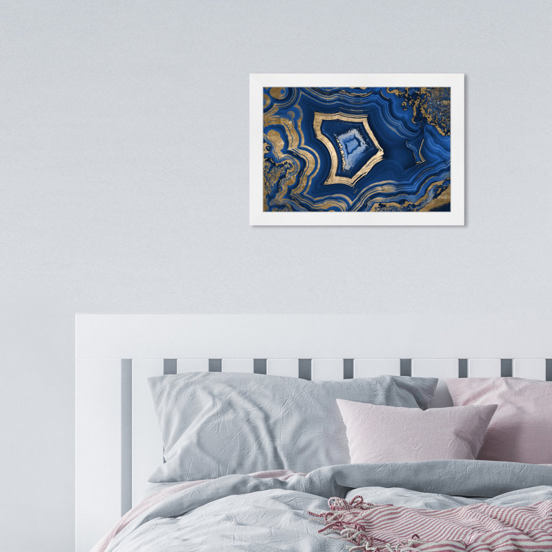 «Blue and Gold Abstract Geode» par Oliver Gal - reproduction, H 12 po x l 12 po, Cadre blanc