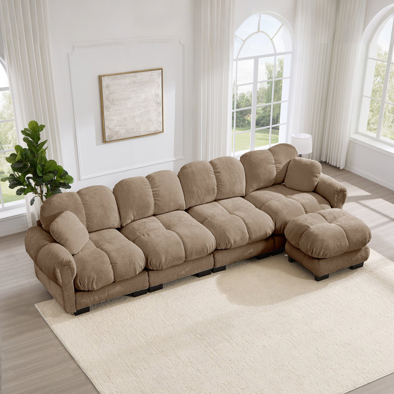 Canapé modulaire en L en chenille matelassé avec repose-pieds de 132 po Fairmont, Taupe
