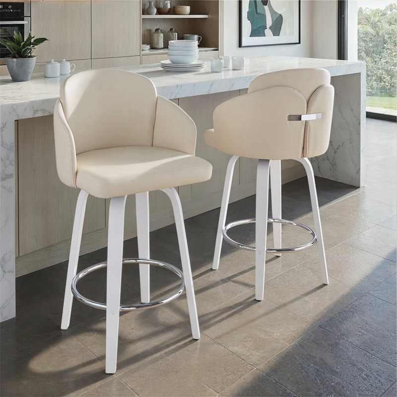 Tabouret de bar pivotant à hauteur fixe en bois blanc et similicuir crème avec repose-pieds ronds chromés, lot de 2