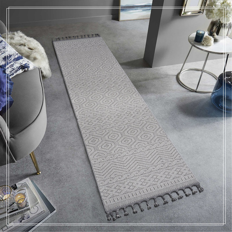 White /Geometric Indoor/Outdoor Area Rug, Runner 2'2" x 8'