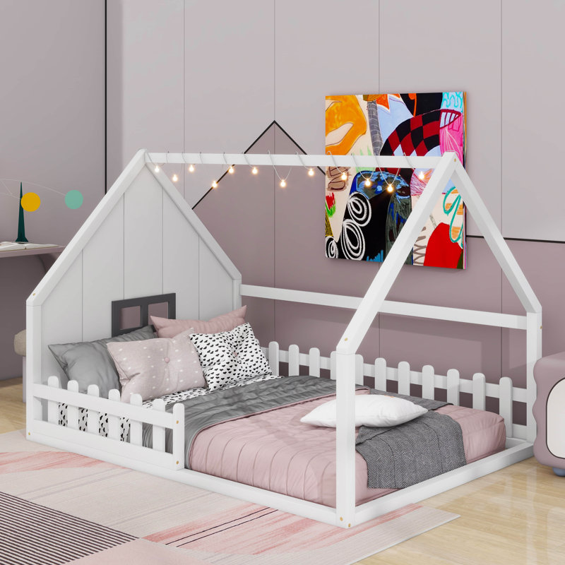 Lit en bois avec fenêtre et clôture, Blanc