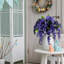 Fleurs et tiges de glycine-479851200
