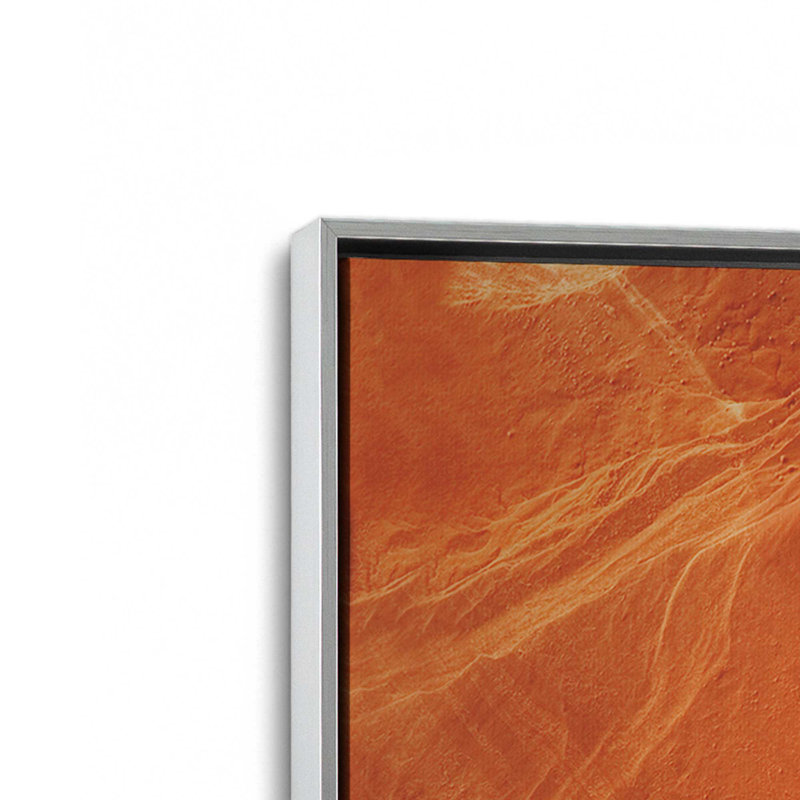 Sculpted by Time v2, impression sur rouleau, Cadre flottant en chrome poli, H 36,75 po x l 24,75 po x P 1,75 po