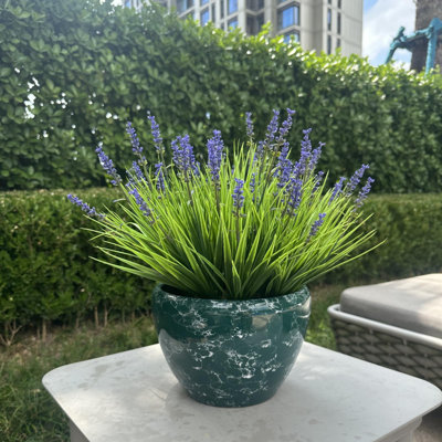 Fleurs artificielles pour l'extérieur 24 faisceaux de fausses plantes de singe en plastique en plein air fleur mauve à l'extérieur feuille verte décoration pour pot de patio (24 paquets de fleurs mauves)