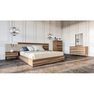 Ensemble de lit en noyer et en tissu Eurika Italian Modern + 2 tables de chevet + commode