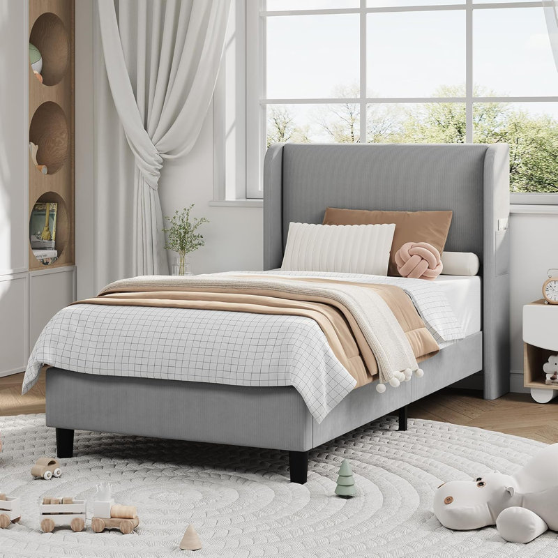 Structure de lit simple avec repose-tête et oreilles, structure de lit rembourrée en velours à rayures verticales avec 2 poches de rangement, support en lattes de bois robuste, assemblage facile, gris clair