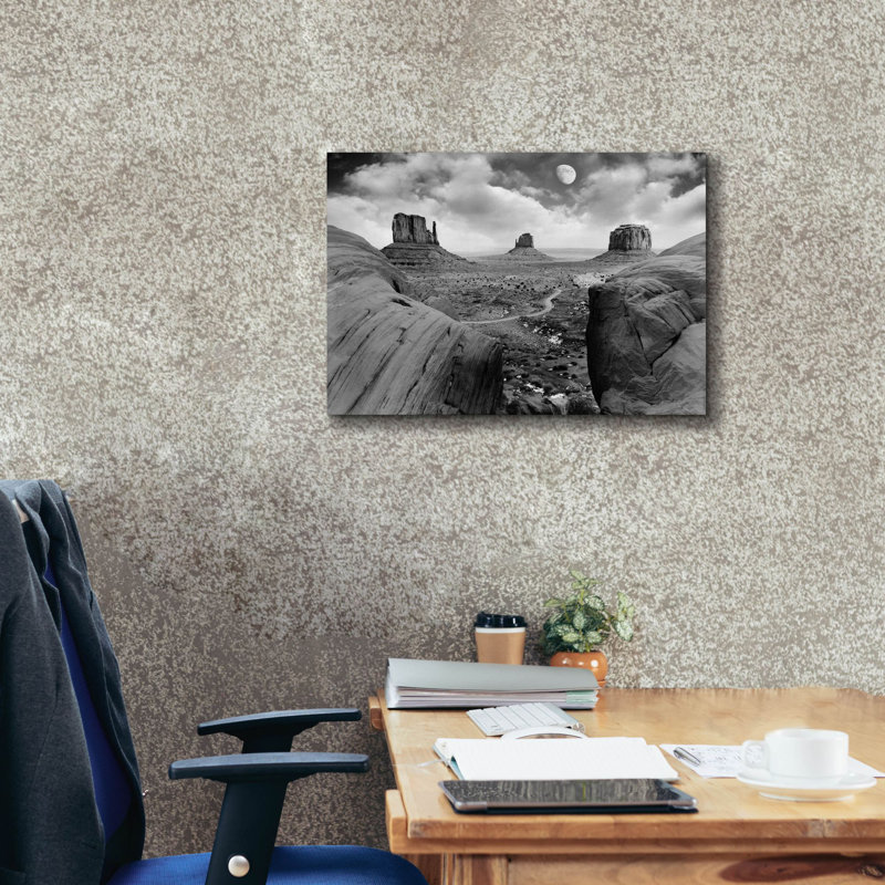 «Monument Valley Moonrise, Arizona 07» par Monte Nagler, reproduction d'art sur toile, H 18 po x l 26 po x P 0,75 po