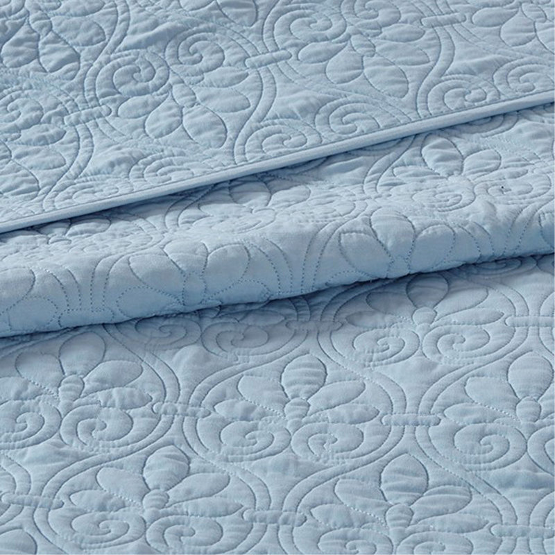 Reversible Quilt Set Blue, Queen Quilt + 2 Additional Pieces